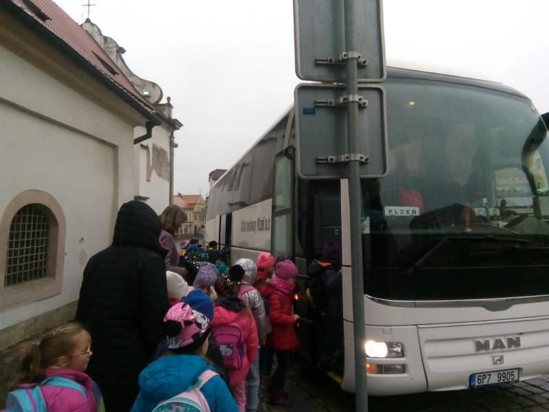 Dopravu dětí v rámci letošního JUNIORFEST zajistily ČSAD autobusy Plzeň