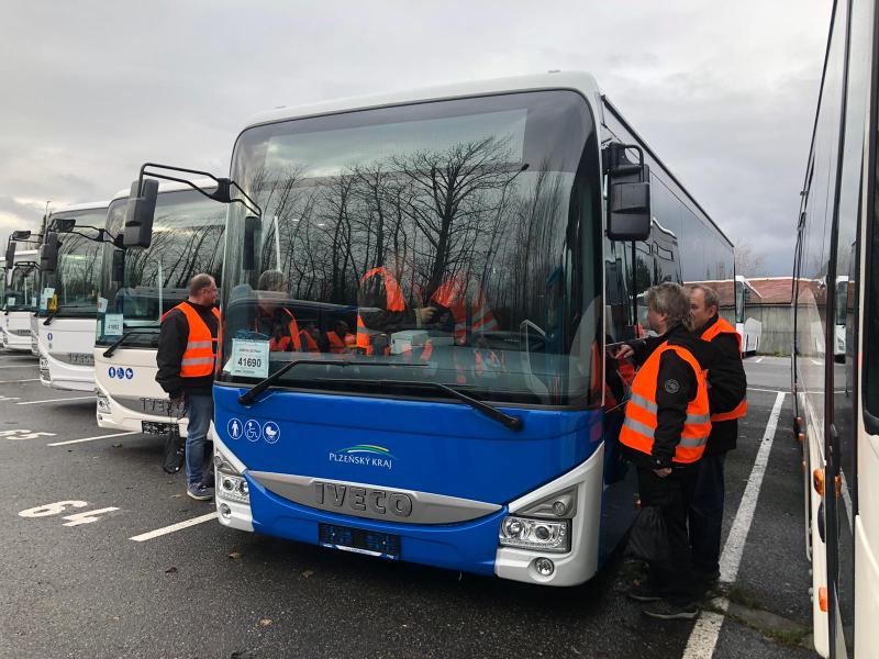 Arriva a Iveco ukázaly řidičům, jak se vyrábí autobusy pro Plzeňský kraj