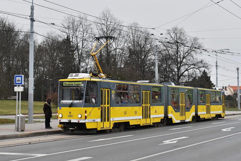 Mikulášská tramvaj vyjela do ulic Plzně