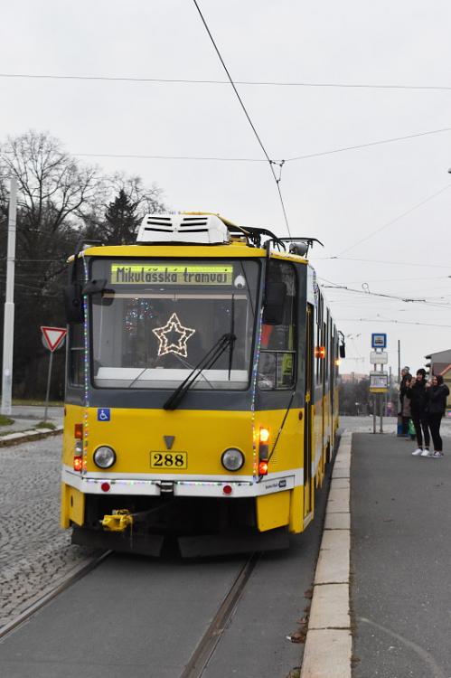 Mikulášská tramvaj vyjela do ulic Plzně