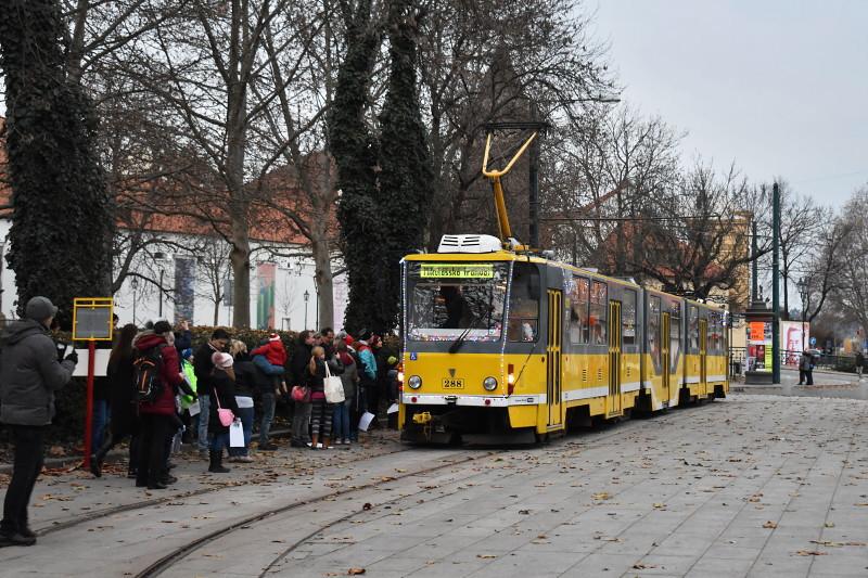 Mikulášská tramvaj vyjela do ulic Plzně