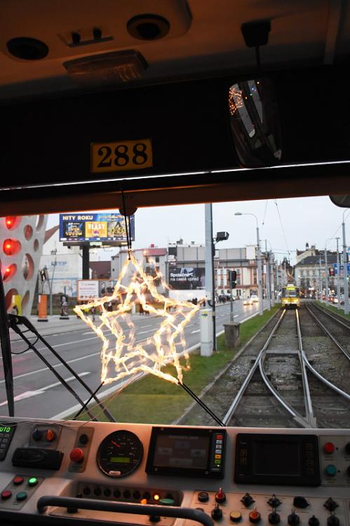 Mikulášská tramvaj vyjela do ulic Plzně