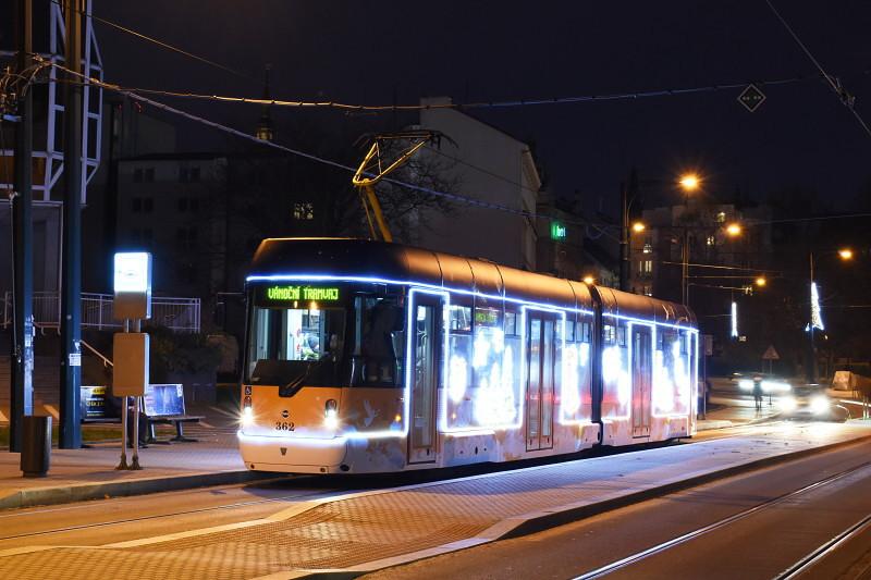 Mikulášská tramvaj vyjela do ulic Plzně