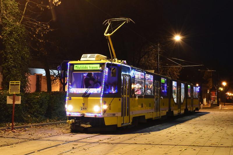 Mikulášská tramvaj vyjela do ulic Plzně