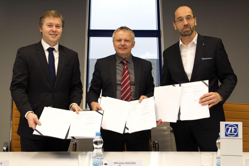 Západočeská univerzita v Plzni a německý koncern ZF uzavřely smlouvu o spolupráci