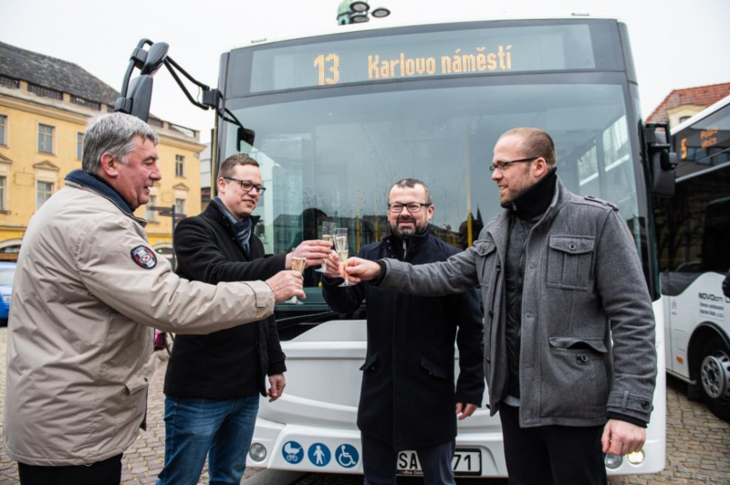 OAD Kolín představila v Kolíně na náměstí nové autobusy