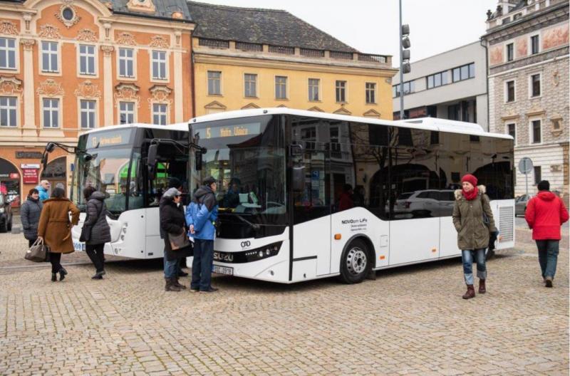 OAD Kolín představila v Kolíně na náměstí nové autobusy