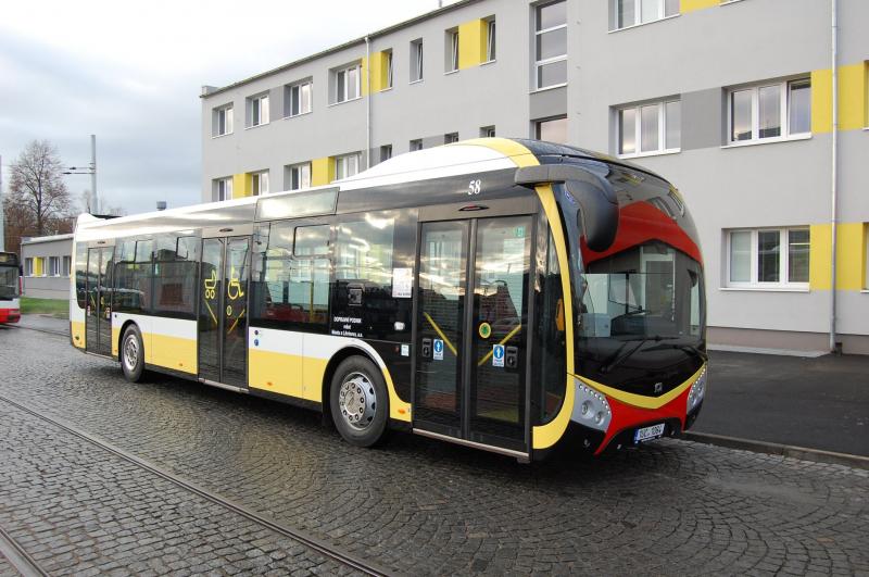 Nové autobusy a tramvaje míří do Mostu a Litvínova