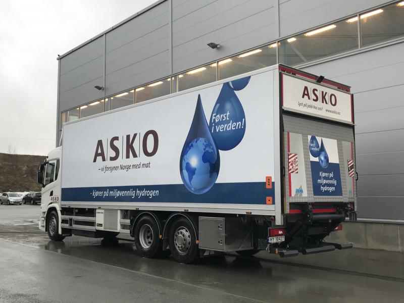 ASKO nasazuje elektrická nákladní vozidla Scania s palivovými články 