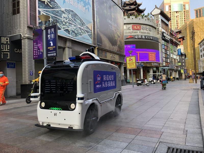 Čínské firmě vyrábějící autonomní vozítka se uprostřed ohniska koronaviru daří