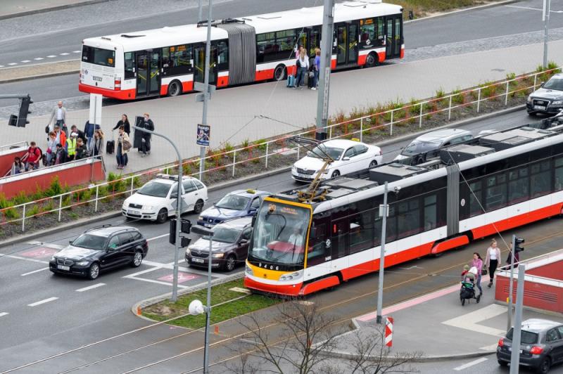 Po Praze se jede podle prázdninových jízdních řádů