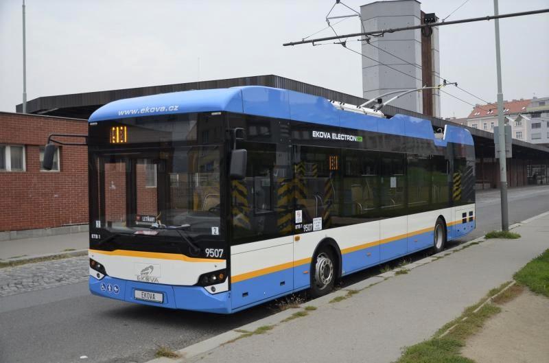 Po Praze si parciální trolejbus EKOVA vyzkoušejí cestující v Plzni