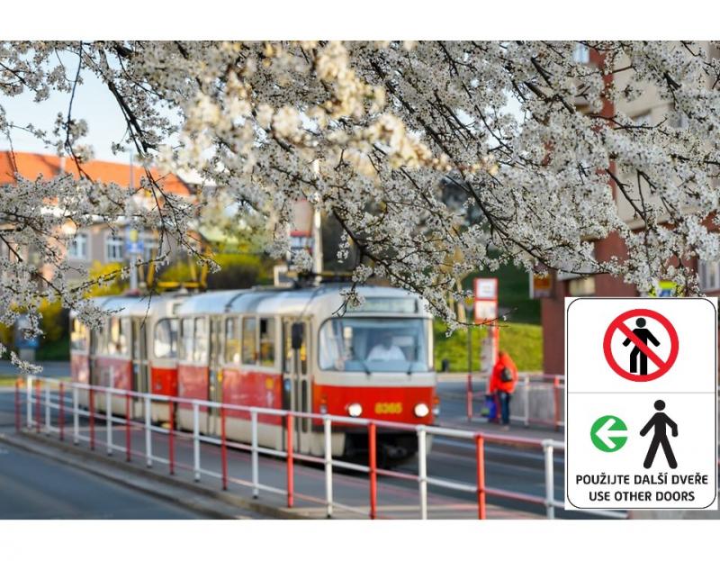Praha uzavírá přední dveře tramvají, otevírá prodejní místa jízdenek