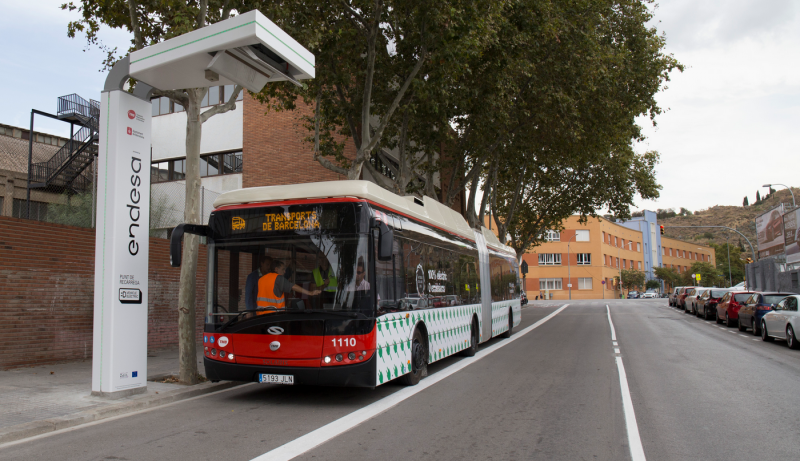 Barcelona s novými elektrickými autobusy Solaris