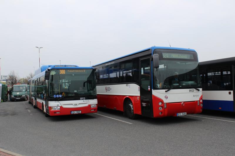 Autobusový den Pražské integrované dopravy před rokem a letos
