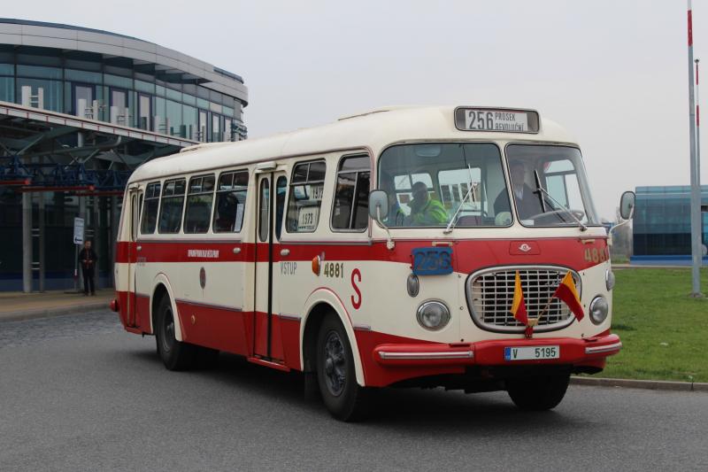 Autobusový den Pražské integrované dopravy před rokem a letos