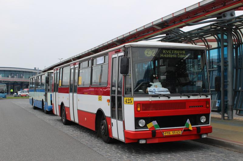 Autobusový den Pražské integrované dopravy před rokem a letos