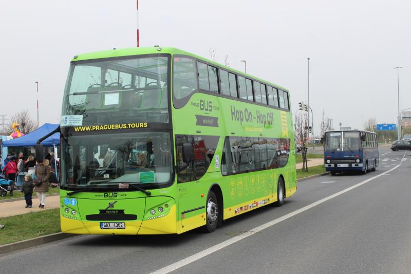 Autobusový den Pražské integrované dopravy před rokem a letos