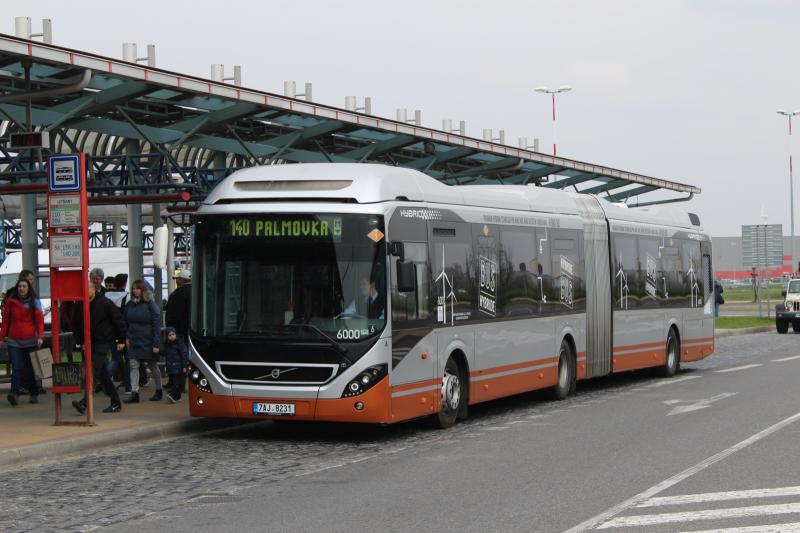 Autobusový den Pražské integrované dopravy před rokem a letos