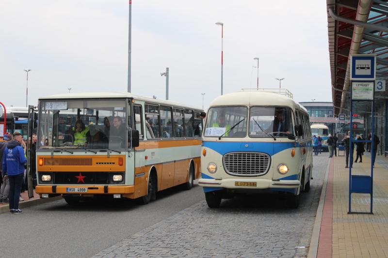 Autobusový den Pražské integrované dopravy před rokem a letos