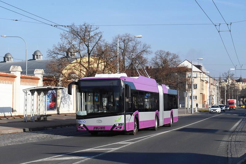 Brašov, Mariánské Lázně, Plzeň, Teplice, Ústí nad Labem, Zlín či Žilina. Testované trolejbusy v ulicích Plzně.