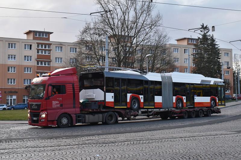 Brašov, Mariánské Lázně, Plzeň, Teplice, Ústí nad Labem, Zlín či Žilina. Testované trolejbusy v ulicích Plzně.