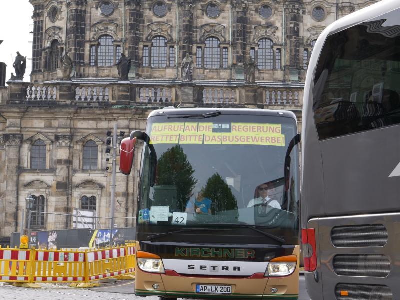 Corona-Demo: Zachraňte cestovní ruch. Prázdné autobusy dnes vyjely do Drážďan