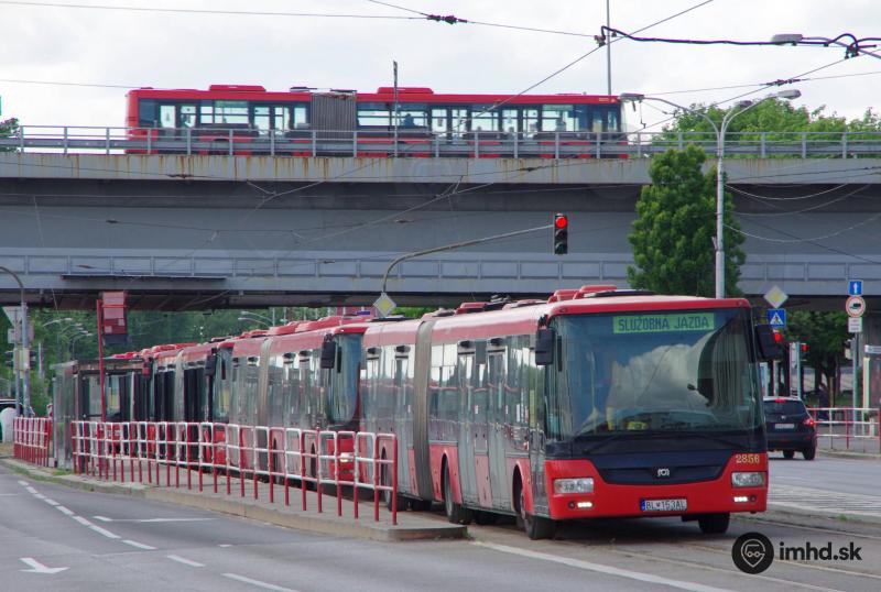 Obnova autobusové flotily Dopravního podniku Bratislava se zdrží