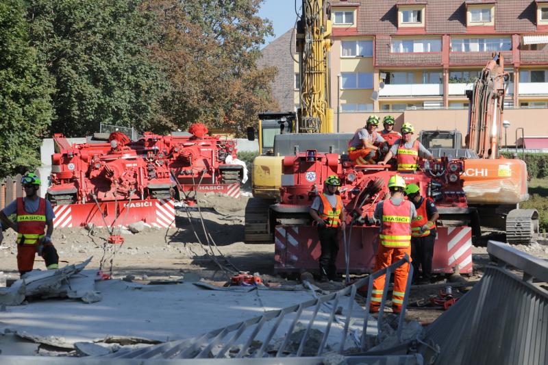 Jak se přepravuje vyprošťovací tank pro vykolejené vagóny? Novými tahači Volvo