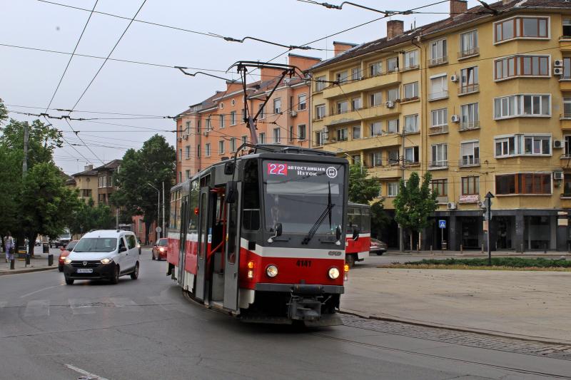 Vozidla dopravního podniku v Sofii s informačními panely s barevným číslem linky od Bustec