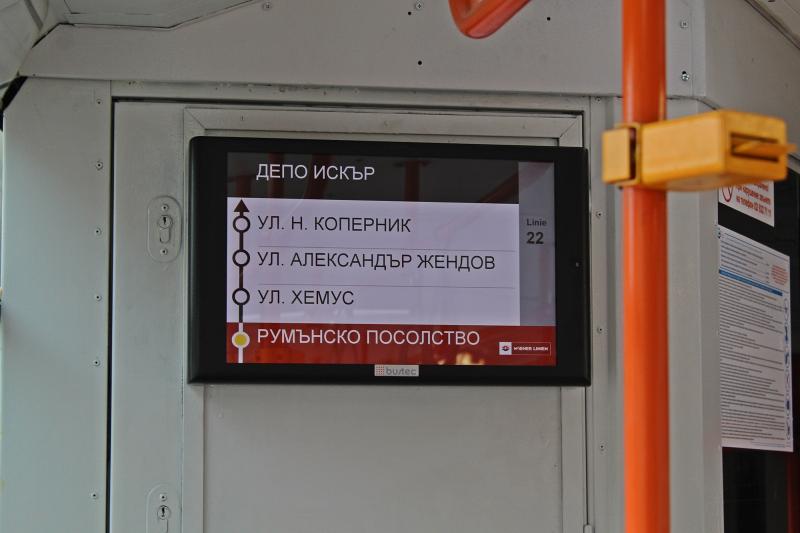 Vozidla dopravního podniku v Sofii s informačními panely s barevným číslem linky od Bustec