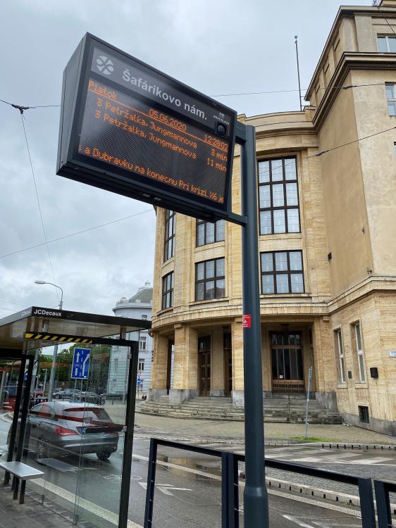 Bratislavský dopravní podnik pořizuje infopanely na zastávky