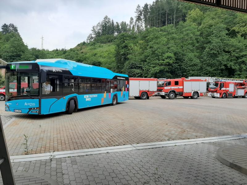 Hasiči cvičili u Arrivy zásah u případné mimořádnosti elektrobusu