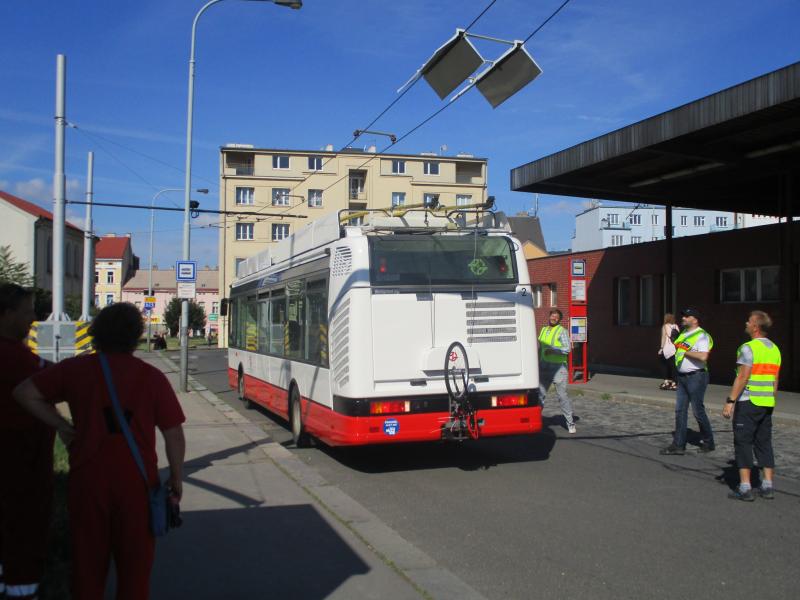 První pražský trolejbus po 60 letech v ulicích Prahy