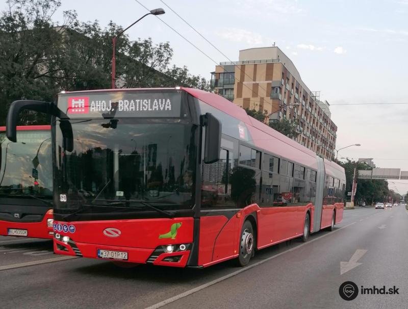 Nové kloubové autobusy Solaris Urbino už jsou v Bratislavě