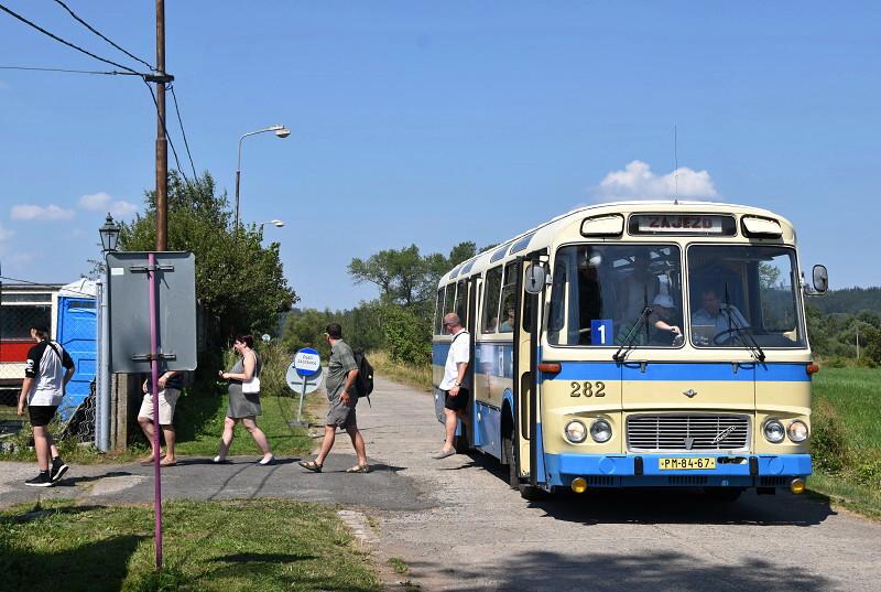 Ve strašickém Muzeu dopravy to při posvícení žilo