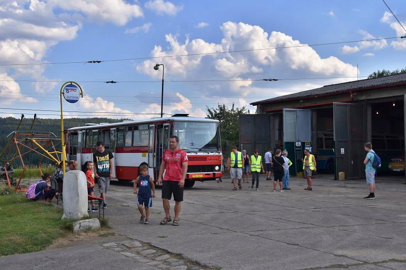 Ve strašickém Muzeu dopravy to při posvícení žilo