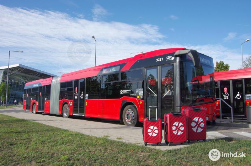 Dopravní podnik Bratislava představil flotilu nových autobusů Solaris New Urbino 18