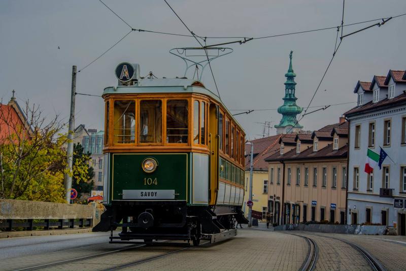 Historická vozidla na oslavách v Bratislavě