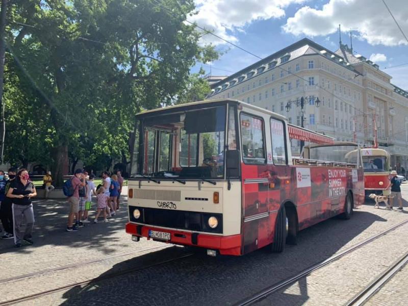 Historická vozidla na oslavách v Bratislavě