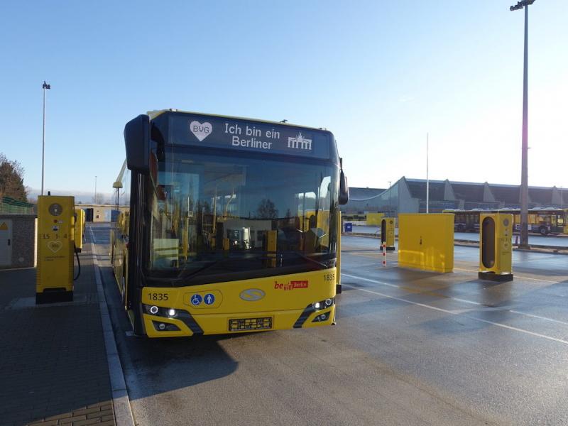 První kloubové elektrické autobusy jsou v provozu v Berlíně