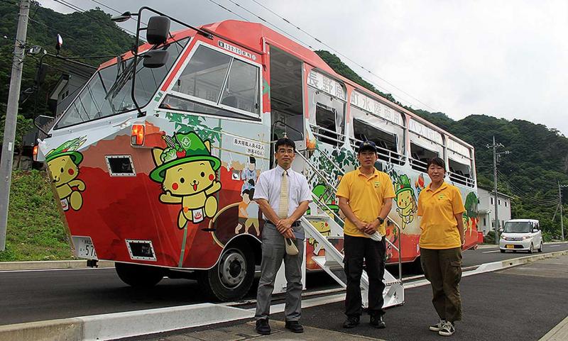 Japonské město staví první autonomní obojživelný autobus na světě
