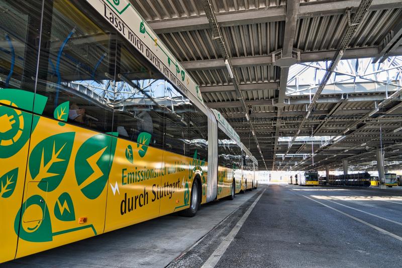 Volvo předalo v Německu první kloubové elektrické autobusy