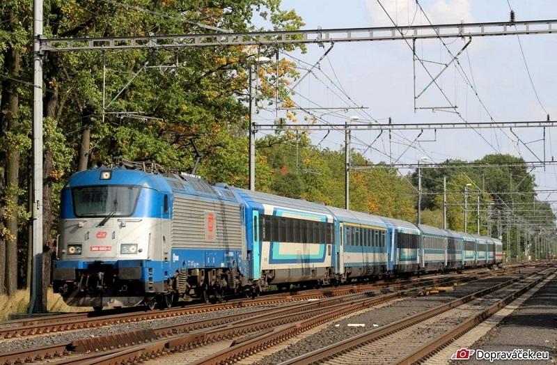 Železniční dopravci žádají vládu o dočasné prominutí poplatku za dopravní cestu