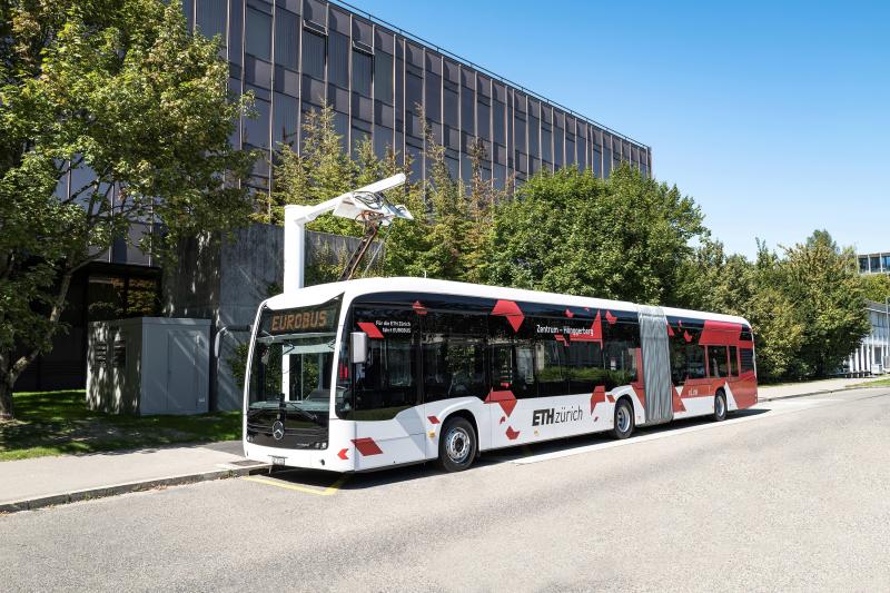 Nedávno představený Mercedes-Benz eCitaro G s plně elektrickým pohonem je v provozu v Curychu