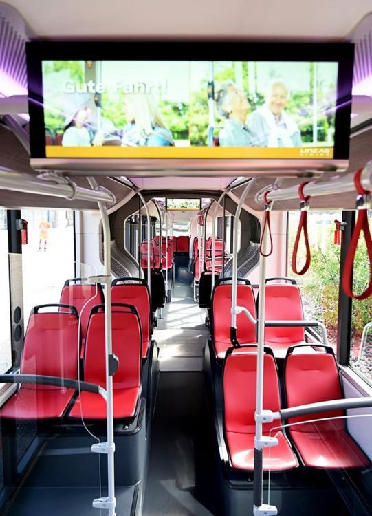 V Linci vyjely první městské autobusy nové generace 