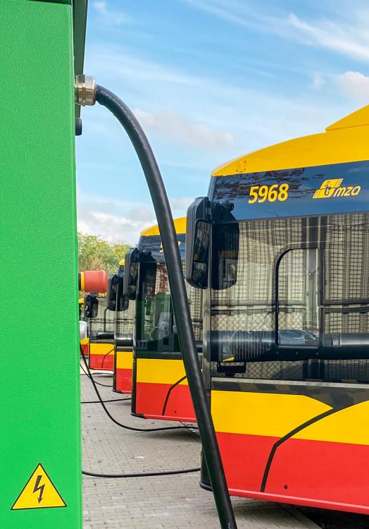 100 elektrických autobusů ve Varšavě