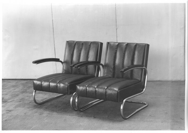 100 let od výroby první kovové židle, předchůdce autobusových sedaček 