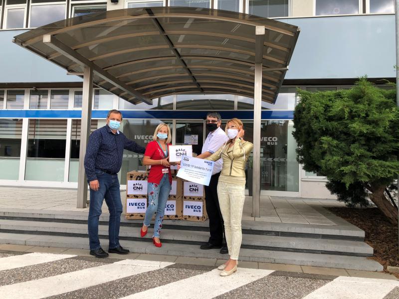 Iveco Czech Republic rozdělila stovky tisíc korun organizacím zasaženým covid-19