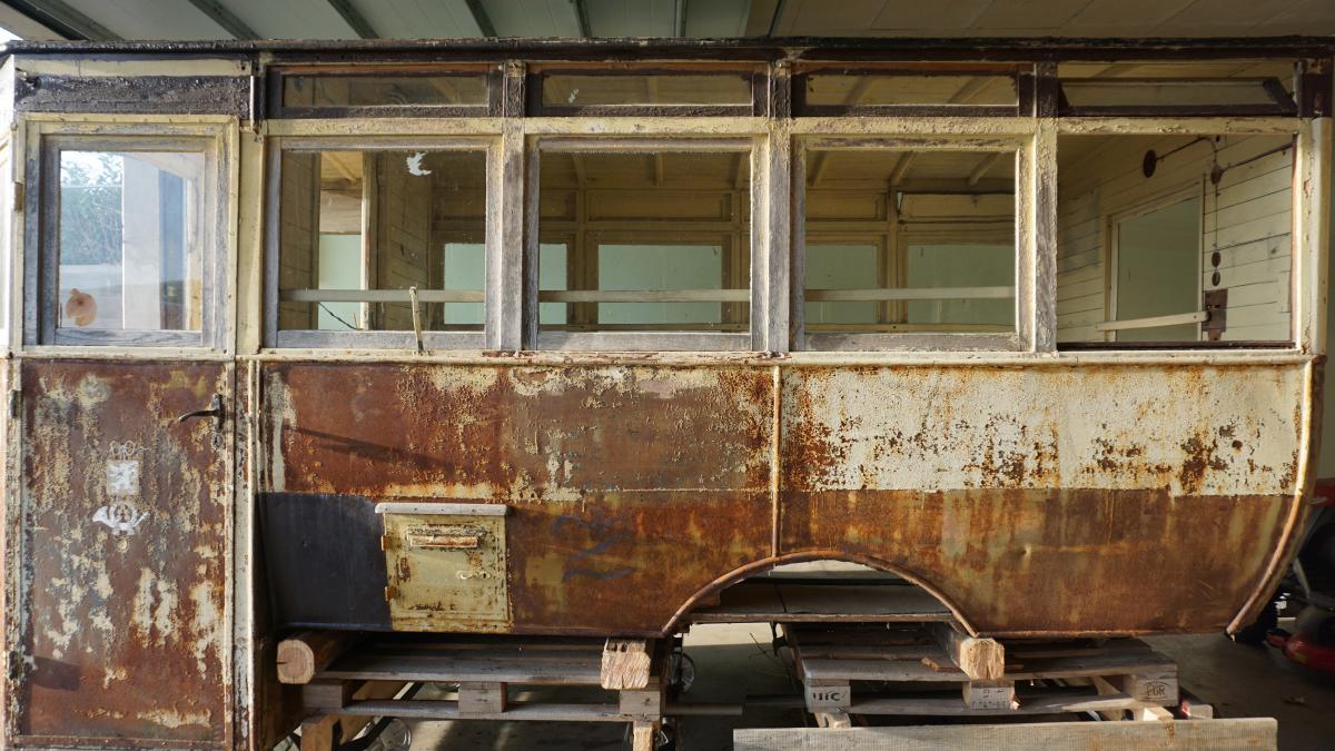 Stoletý autobus Laurin &amp; Klement se dočkal záchrany 